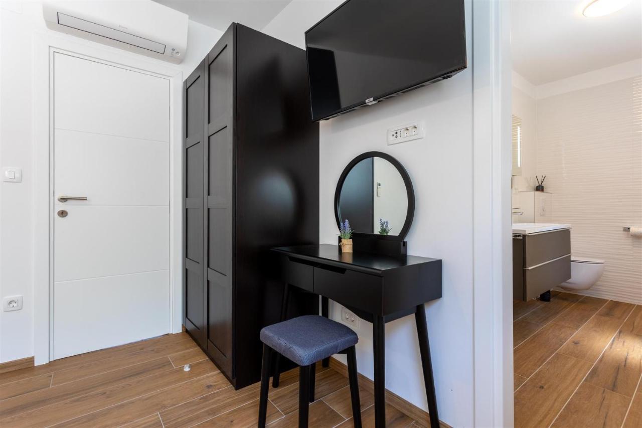 Villa Manhattan Dobrinj Bagian luar foto