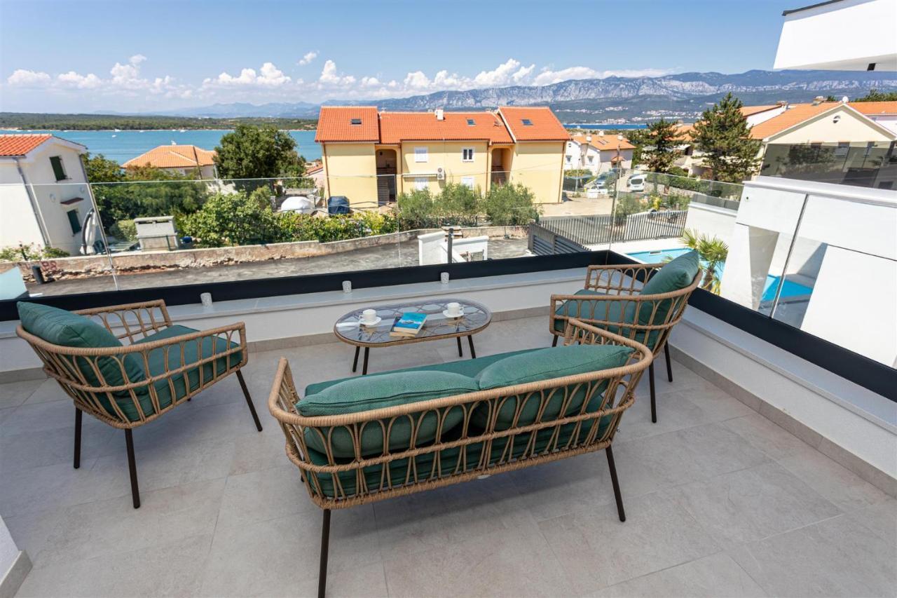 Villa Manhattan Dobrinj Bagian luar foto