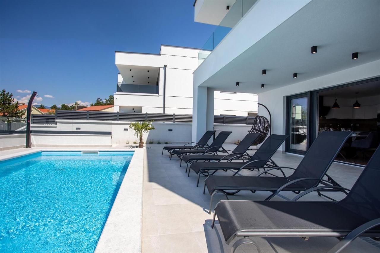 Villa Manhattan Dobrinj Bagian luar foto