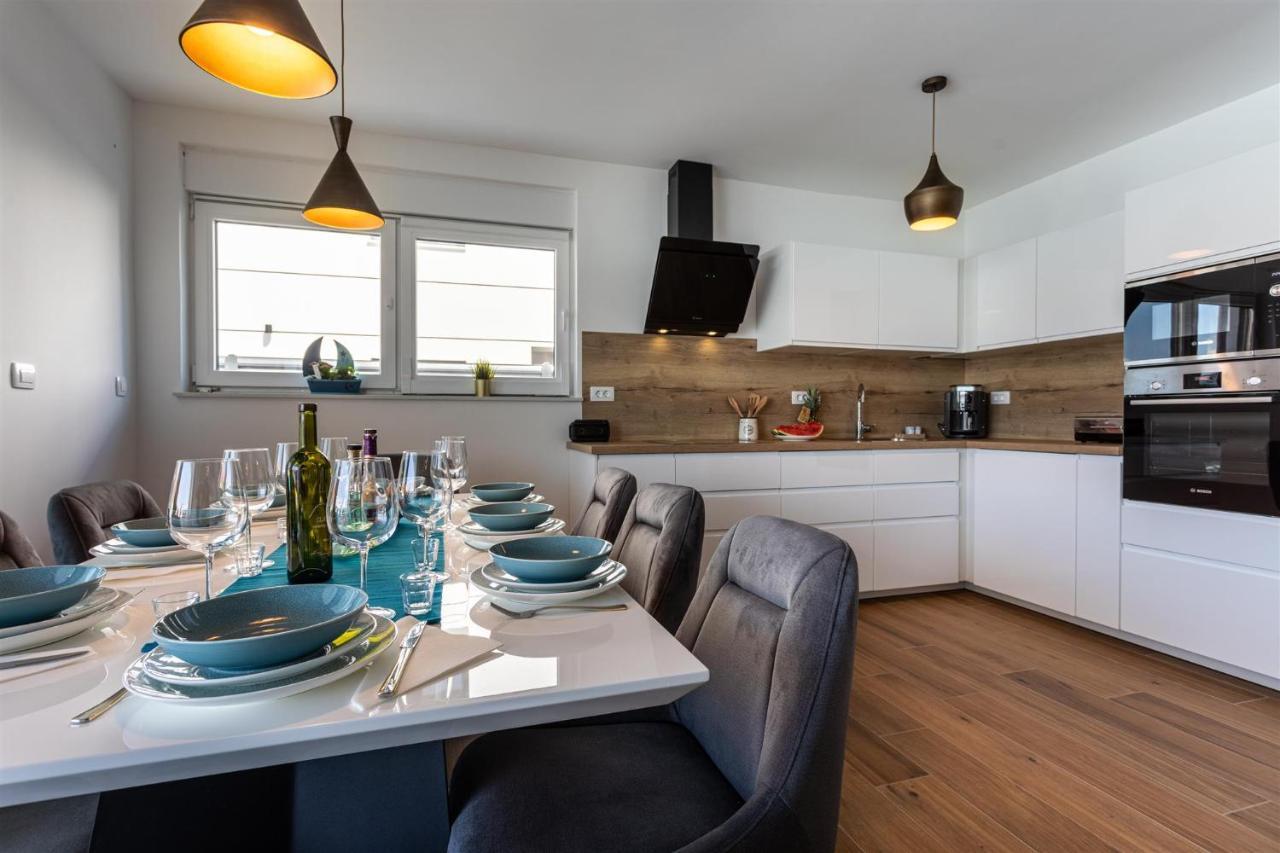 Villa Manhattan Dobrinj Bagian luar foto