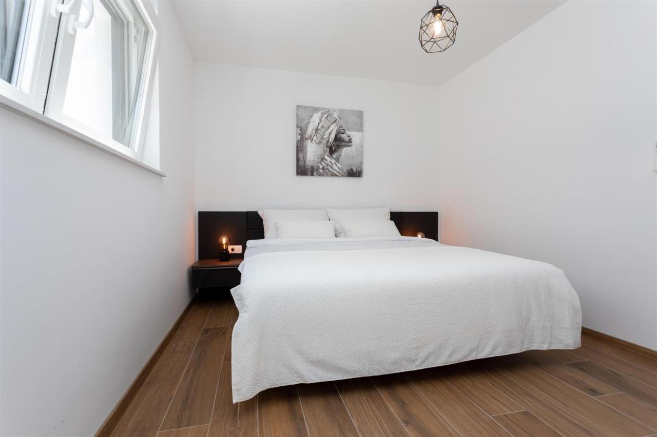 Villa Manhattan Dobrinj Bagian luar foto