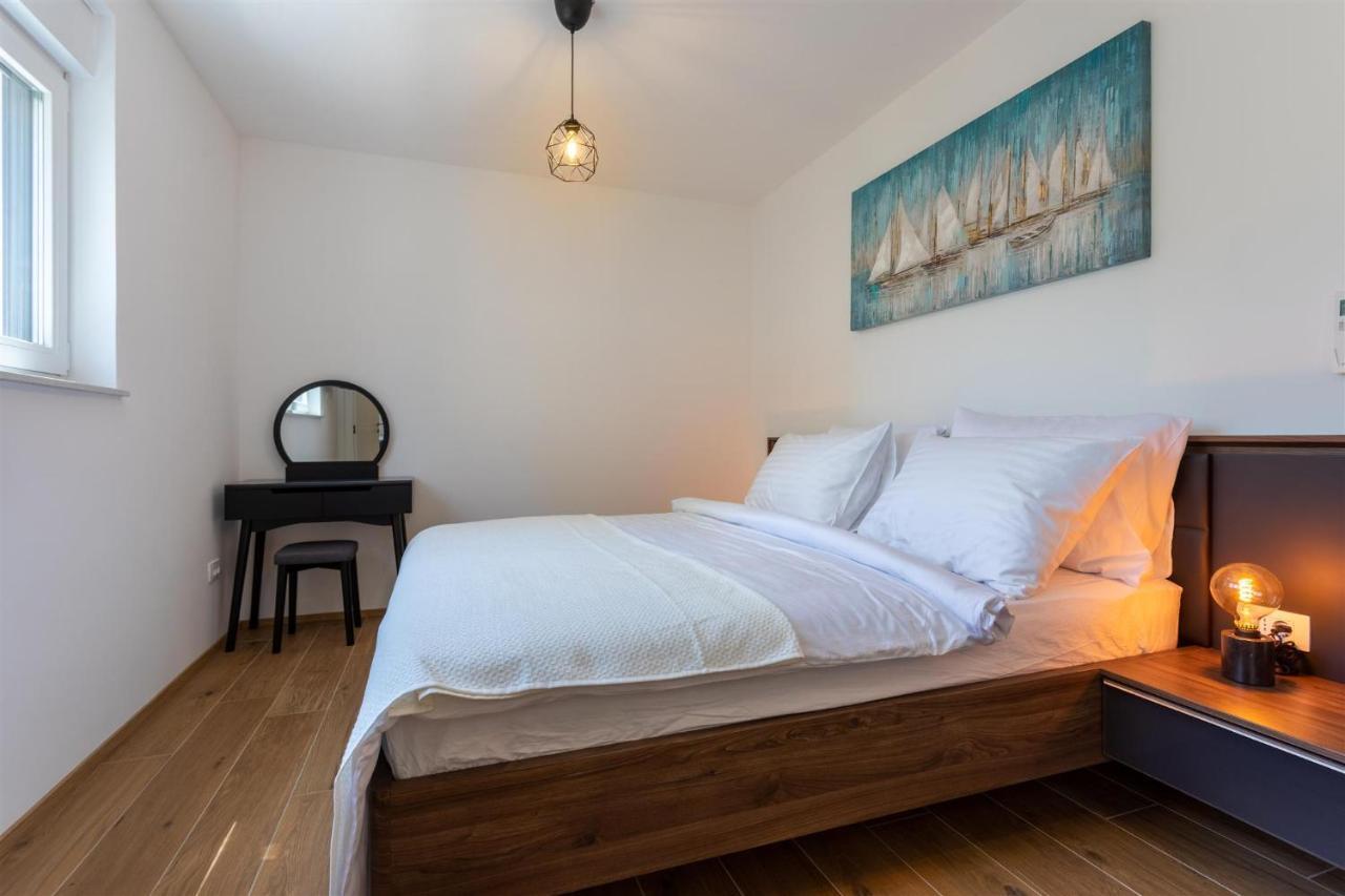 Villa Manhattan Dobrinj Bagian luar foto